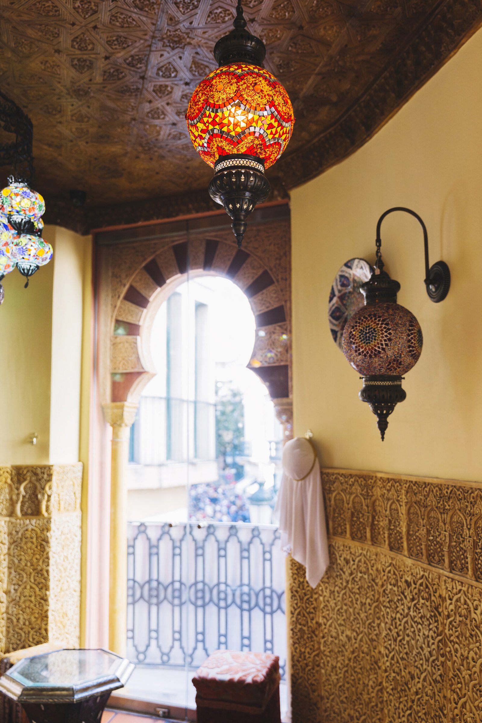 lamps-arab-restaurant-morocco-travel-bliss